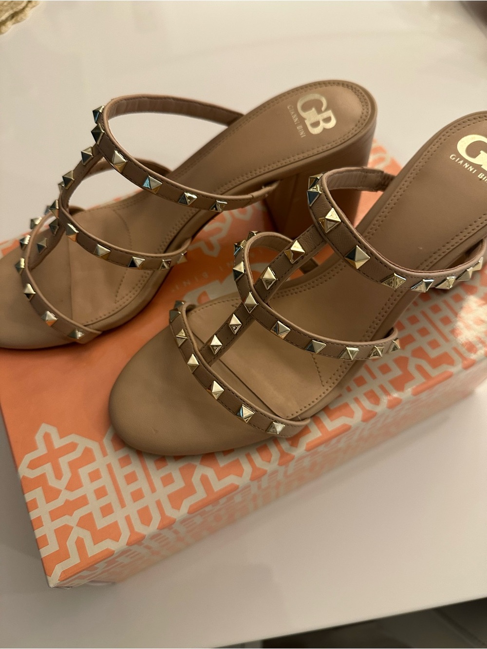 Rock stud 2 1/2 in heels, fancy, and comfortable,